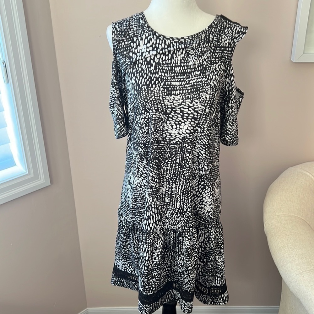 𝅺point Zero l Cold Shoulder Black and White Dress